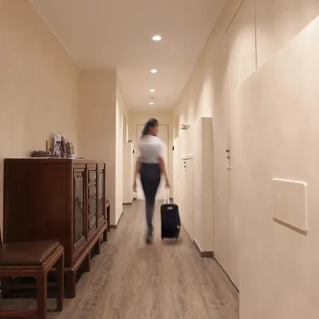 Piazza Giotti 8 Hotel apartamentowy 4*