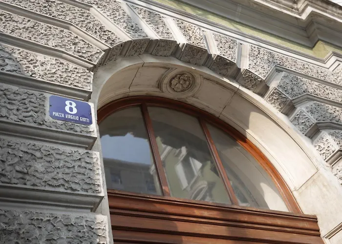 Piazza Giotti 8 4* Τεργέστη