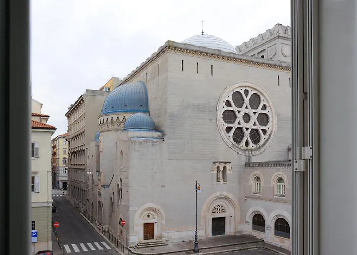 Ξενοδοχείο με διαμερίσματα Piazza Giotti 8 4*